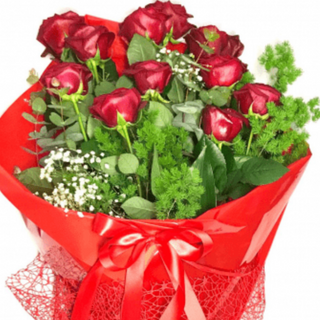 9 rose rossi con gypsophila