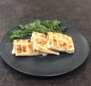 Лаваш на грилі з сиром Сулугуні (170г)