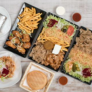 Plato Con Arroz Y Carne Mixta