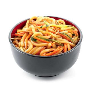 Udon saltato con gamberi 