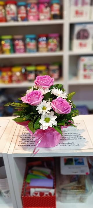 Cvetni aranžman 3 ruže 