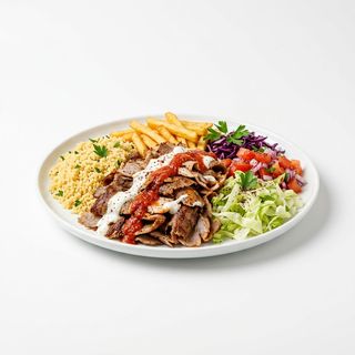 Doner kebap con cous cous, patate e insalata