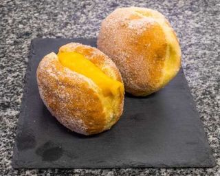 Bola de Berlim com Creme