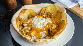 Bol cu crispy și cheddar