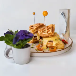Gofre Huevo Benedict Jamón York