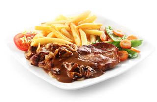 Свински карета с гъбен сос и пържени картофи