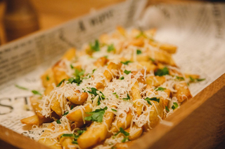 Cartofi cu parmezan și usturoi