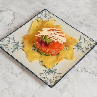 Tártar de salmón con ikura