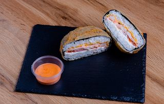 Суши Бургер с курицей (347 г)