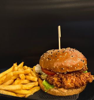 Crispy Pileći burger & pomfrit