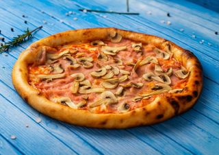 Pizza Prosciutto Funghi