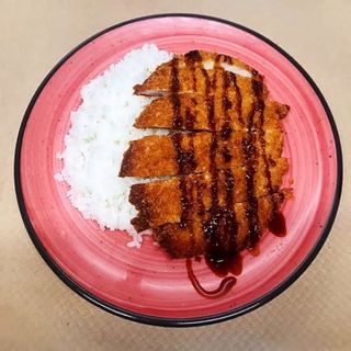 107. Arroz Con Chuleta De Pollo Con Salsa Katsu