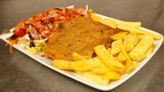 Plato Combinado De Cachopo De Ternera