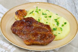Ceafă de porc la grătar