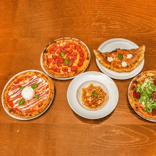 Focaccia com rúcula e presunto