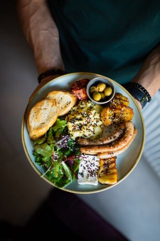 Сніданок з мюнхенськими ковбасками