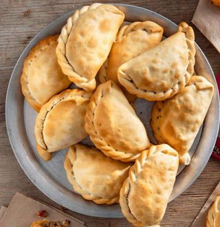 Empanada de carne  (media docena)