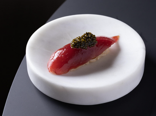 Nigiri tonno fuentes e caviale