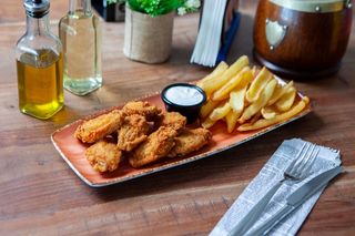 Chicken wings & chips