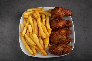 Alitas de pollo con Patatas  (6 Ud.)