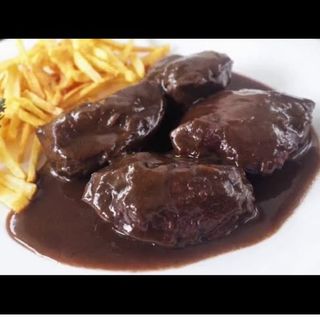 Carrilleras al chocolate plato