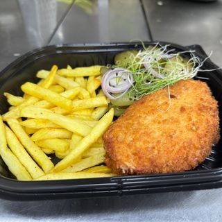 Картопля фрі з котлетою з  сиром моцарелла (400г)