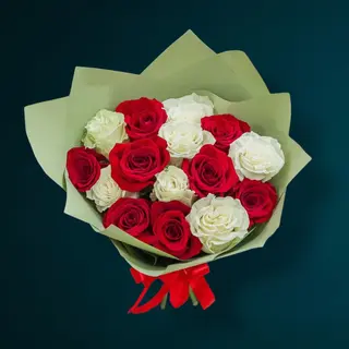 Buchet 15 Trandafiri Rosii si Albi