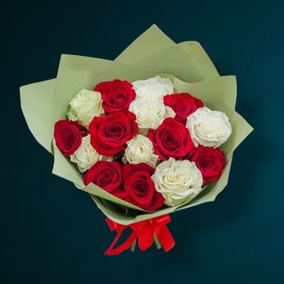 Buchet 15 Trandafiri Rosii si Albi