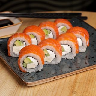 Рол сирний з лососем (280г)