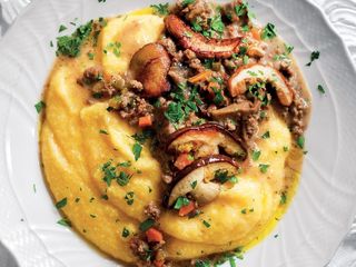 Polenta con funghi e salsiccia 