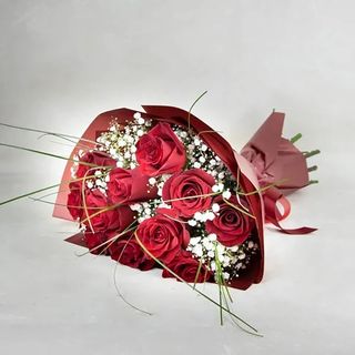 წითელი ვარდები გიფსოფილით