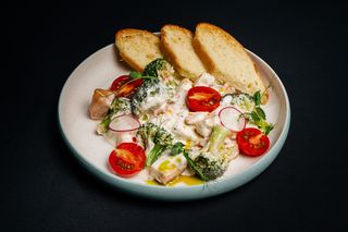 Семга с креветками в сливочном соусе 