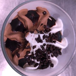 Bicchiere panna e cioccolato