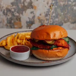 Burger Barbacoa Chicken + Cartofi + Sos