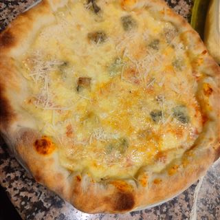 Quattro Formaggio pizza