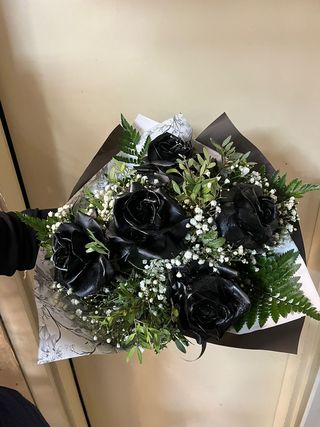 Ramo Rosas Negras 6 Unidades