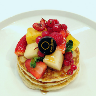 Pancakes con frutta fresca