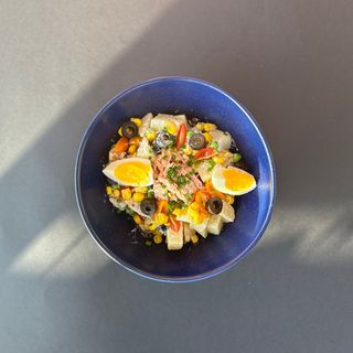 Salade de pommes de terre au thon et œufs durs