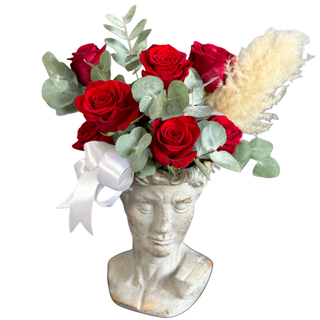 Aranjament Floral în Statuie - Trandafiri, Eucalipt și Pampas