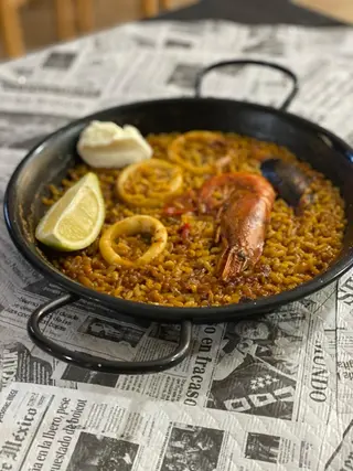 Paella De Mariscos, Pollo O Verduras (Para 1 Persona)