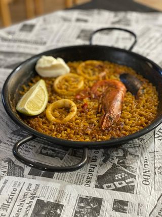 Paella De Mariscos, Pollo O Verduras (Para 1 Persona)