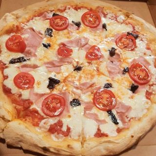 Пица Маргарита с шунка (32см) + Coca-Cola кен (330ml)