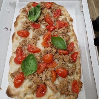 Focaccia Tonno Pachino e Basilico