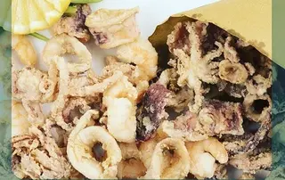 Fritto di calamari e ciuffi