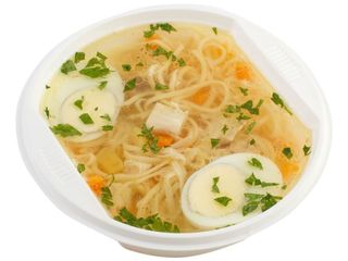КУРИНЫЙ БУЛЬОН С ЛАПШОЙ И ЯЙЦОМ