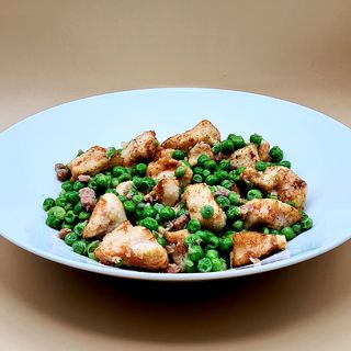 Bocconcini di pollo e piselli*