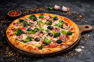 Pizza Supreme + sos gratis