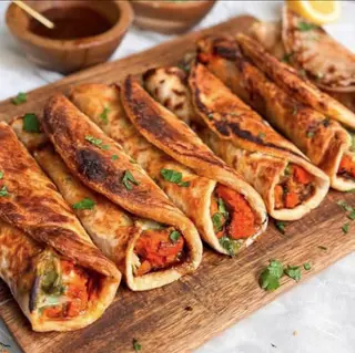 Chicken masala rollos