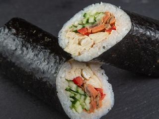 Стріт рол з лососем (325g)