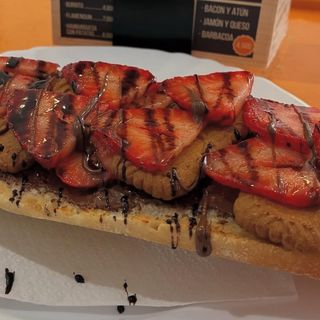 Tostada de fresa y chocolate 